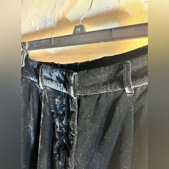Velvet wide leg pants, black, pockets,back pocket, great preloved condition - Picture 4 of 15